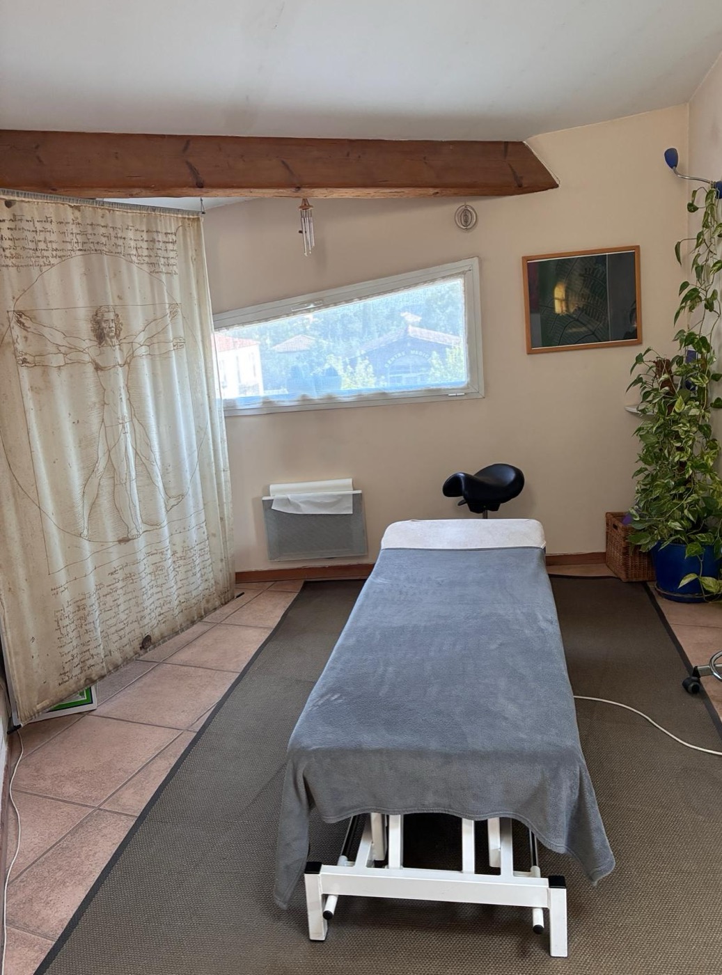 Salle de soin du cabinet d'ostéopathie de Laurent Leydet à Calas-Cabriès